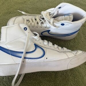 Nike White and Blue Leather Sneakers